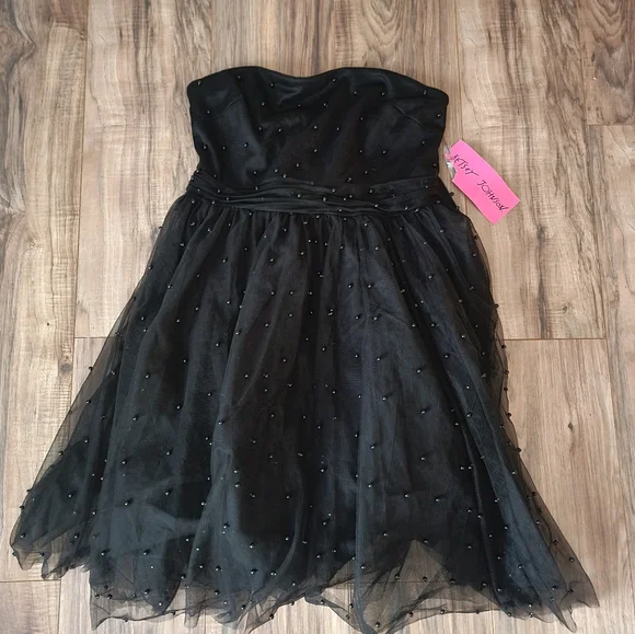 Bestey Johnson Bead and Tulle Dress NWT sz 14 Sold Out - Picture 3 of 4